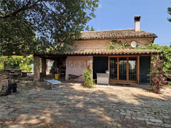 casa indipendente in vendita a Sirolo
