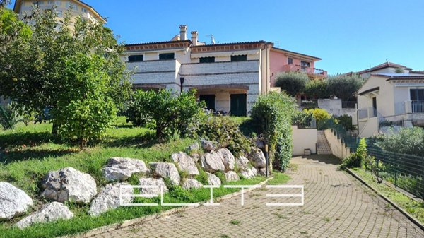 casa indipendente in vendita a Sirolo