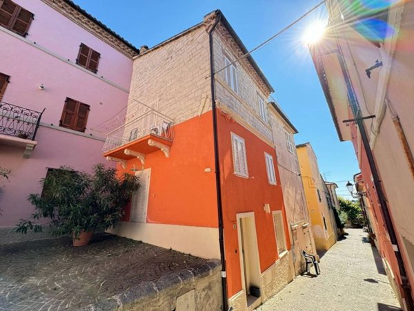 casa indipendente in vendita a Sirolo