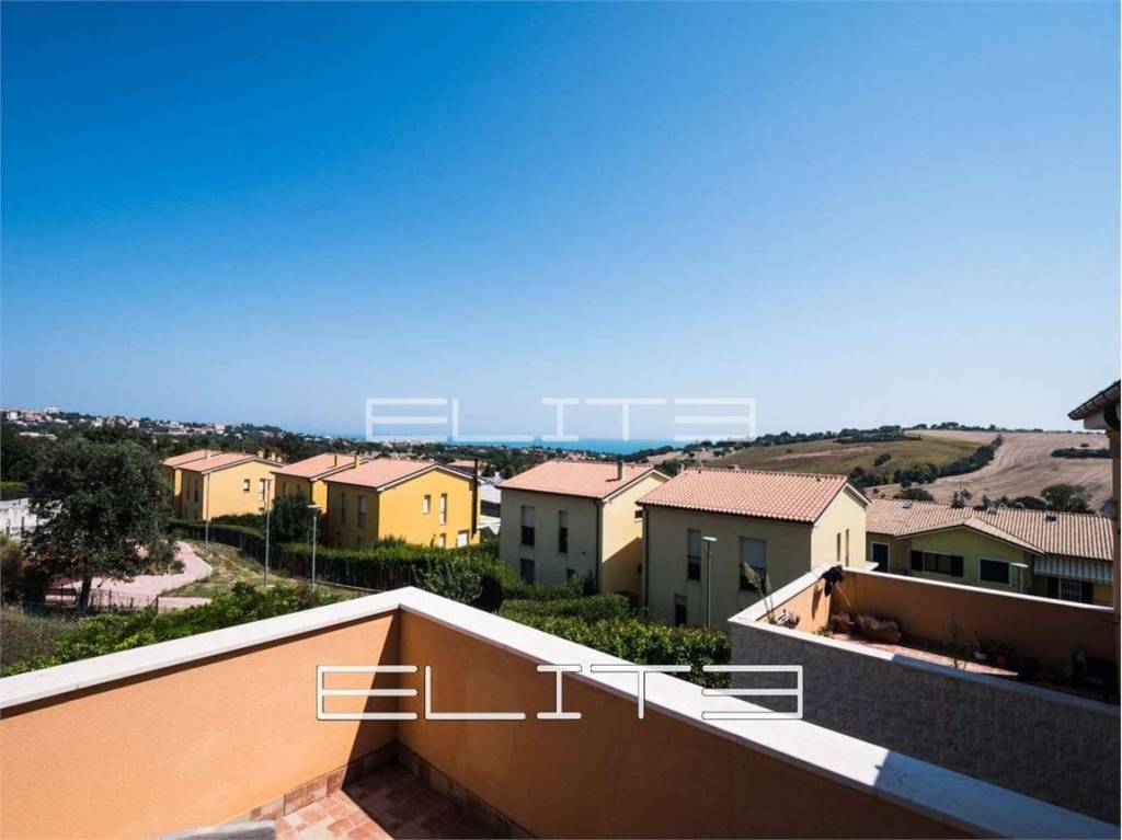 casa indipendente in vendita a Sirolo in zona Coppo