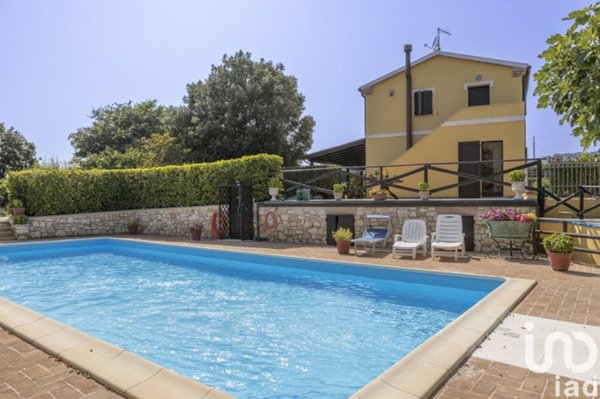 casa indipendente in vendita a Sirolo