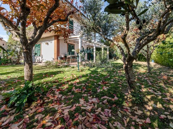 casa indipendente in vendita a Sirolo