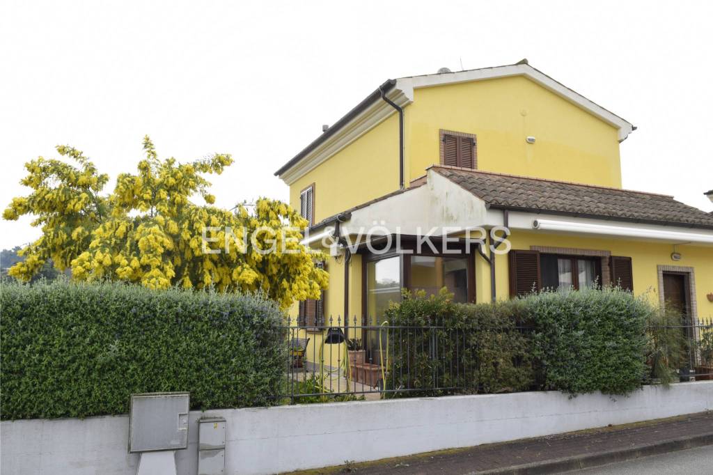 casa indipendente in vendita a Sirolo in zona Coppo