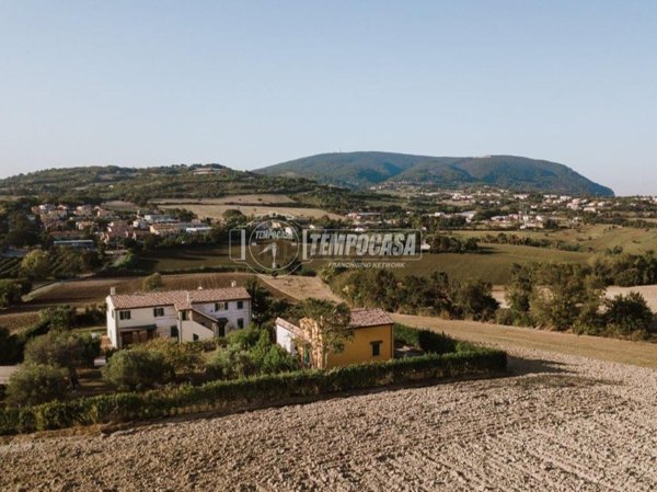 casa indipendente in vendita a Sirolo