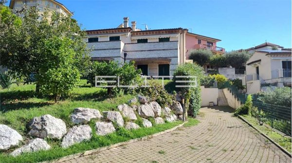 casa indipendente in vendita a Sirolo