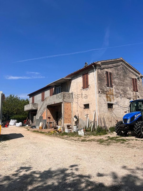 casa indipendente in vendita a Sirolo