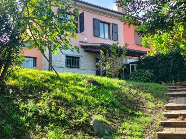 casa indipendente in vendita a Sirolo