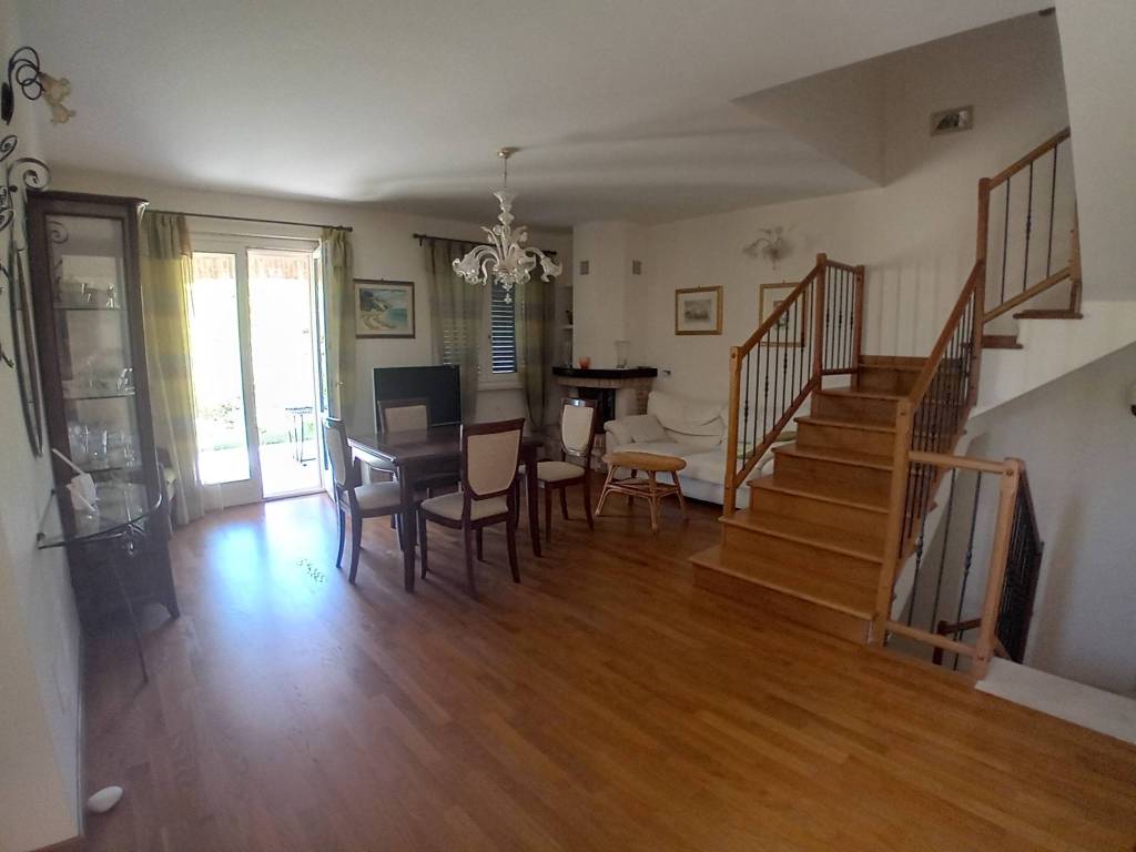 casa indipendente in vendita a Sirolo