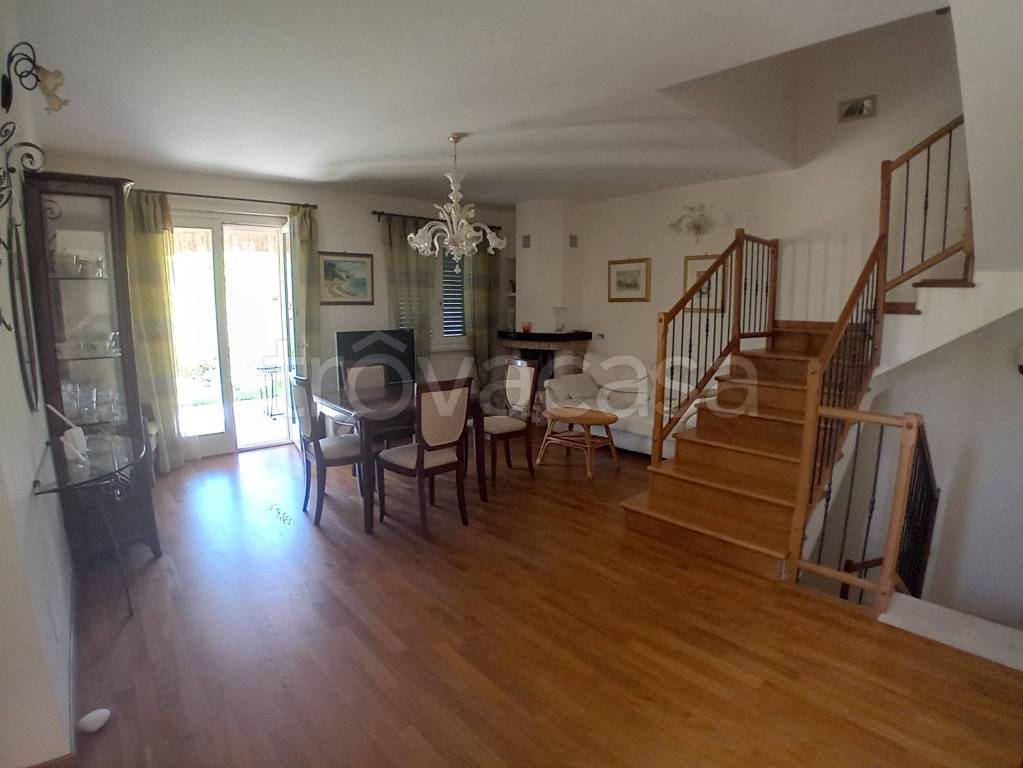 casa indipendente in vendita a Sirolo