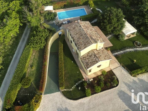 casa indipendente in vendita a Sirolo