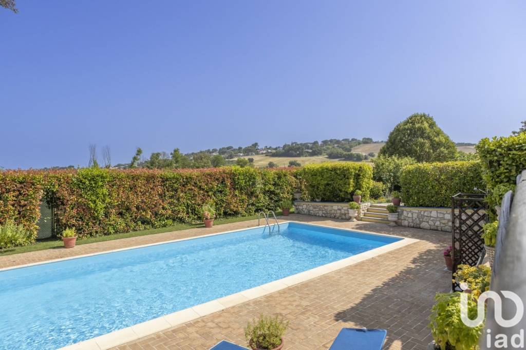 casa indipendente in vendita a Sirolo