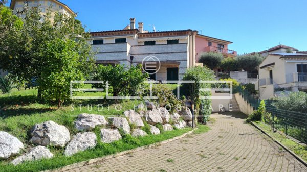 casa indipendente in vendita a Sirolo