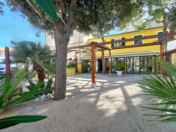 negozio in vendita a Sirolo