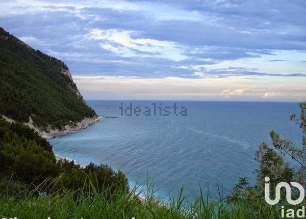 negozio in vendita a Sirolo