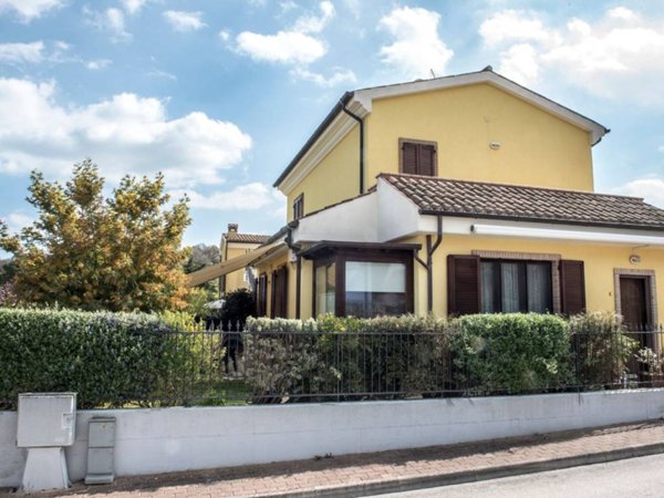 casa indipendente in vendita a Sirolo