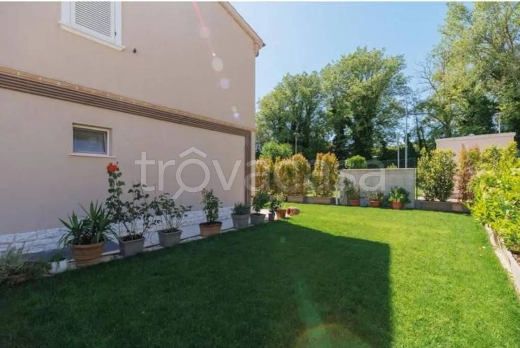 casa indipendente in vendita a Sirolo