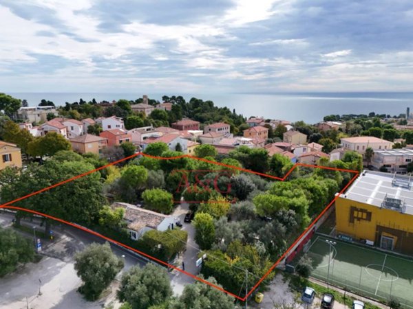 negozio in vendita a Sirolo