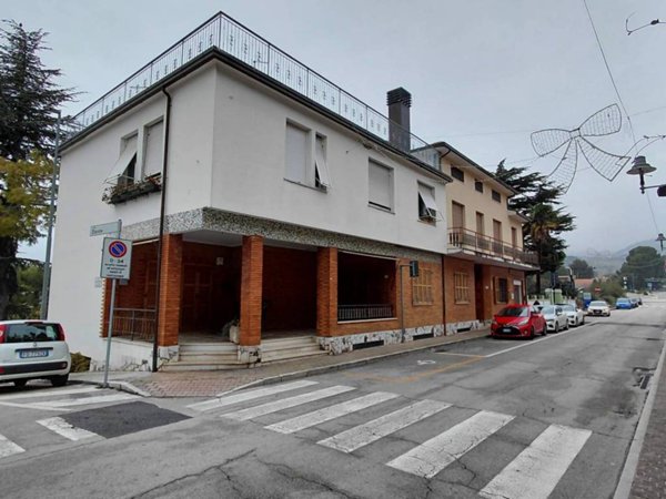 casa indipendente in vendita a Sirolo