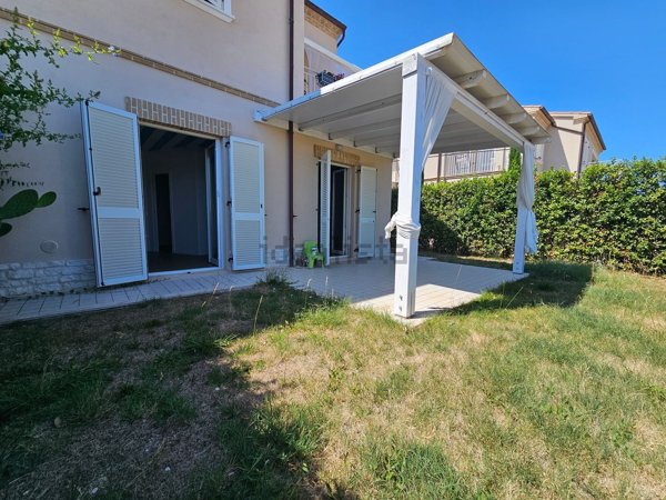 appartamento in vendita a Sirolo in zona Coppo