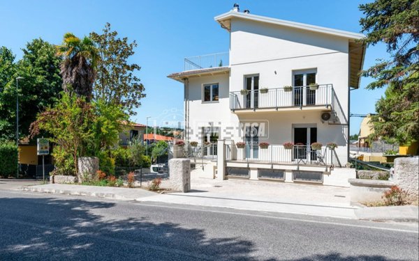 appartamento in vendita a Sirolo in zona Coppo