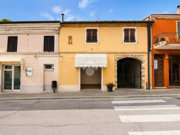 negozio in vendita a Sirolo