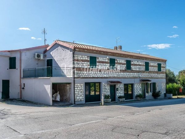 appartamento in vendita a Sirolo in zona Coppo