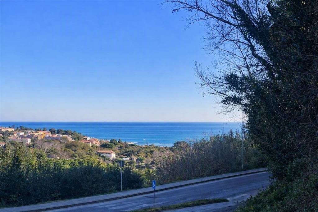 casa indipendente in vendita a Sirolo