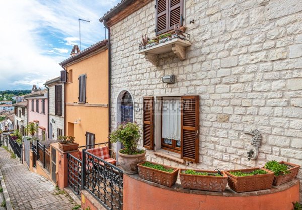 casa indipendente in vendita a Sirolo in zona San Lorenzo