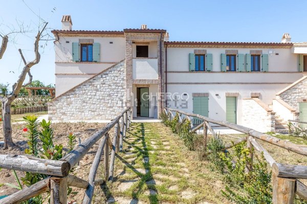 casa indipendente in vendita a Sirolo in zona Coppo