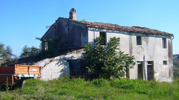 esavano in vendita a Staffolo