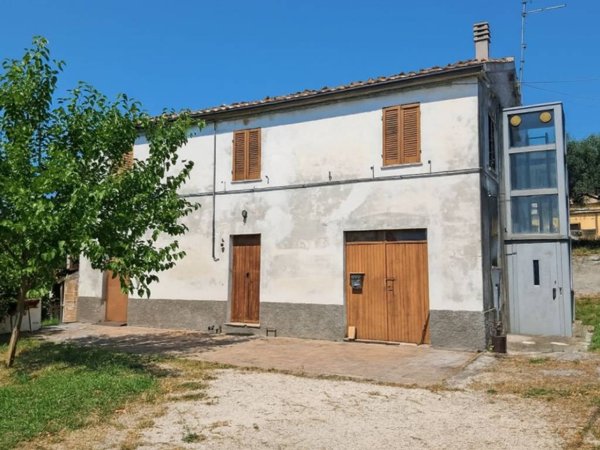 casa indipendente in vendita a Staffolo