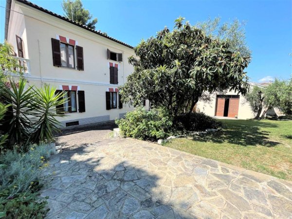 casa indipendente in vendita a Trecastelli in zona Monterado