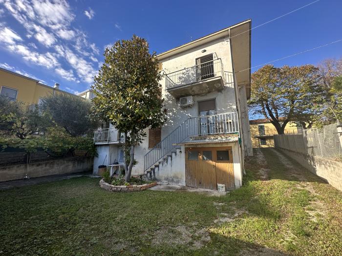 casa indipendente in vendita a Trecastelli in zona Ripe
