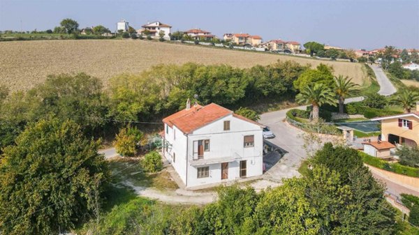 casa indipendente in vendita a Trecastelli in zona Ripe