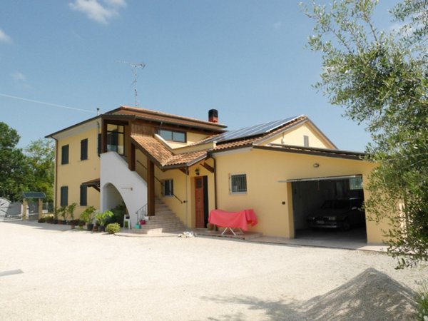 casa indipendente in vendita a Trecastelli in zona Monterado