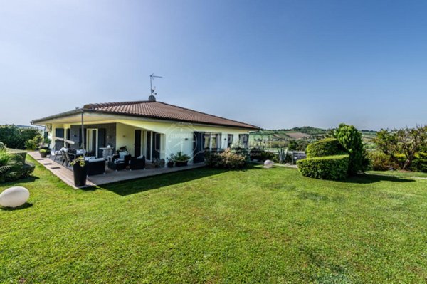 casa indipendente in vendita a Trecastelli in zona Ripe