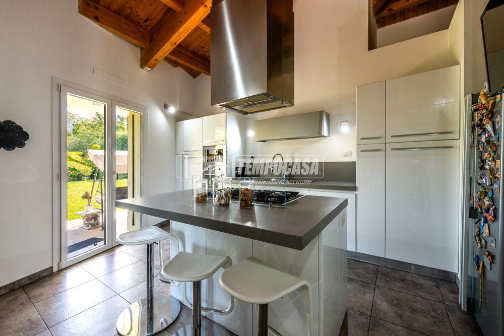 appartamento in vendita a Trecastelli in zona Ripe