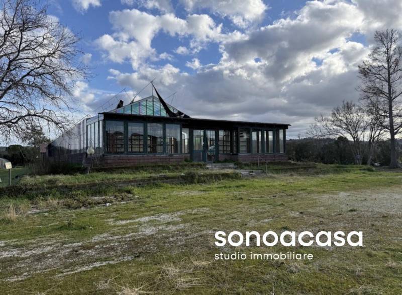 locale di sgombero in vendita a Trecastelli