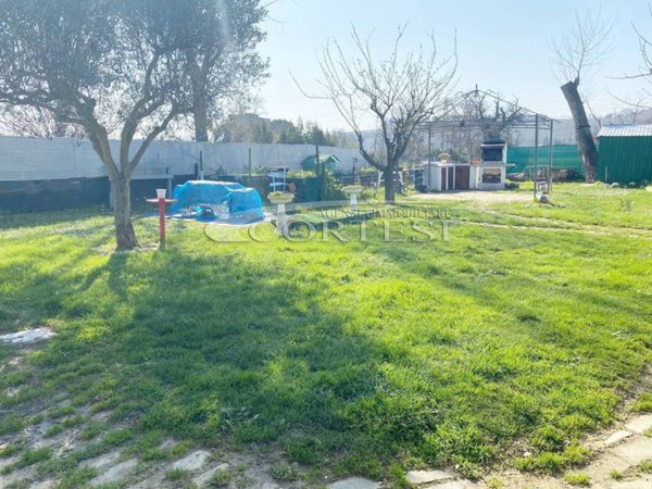 casa indipendente in vendita a Trecastelli in zona Ripe