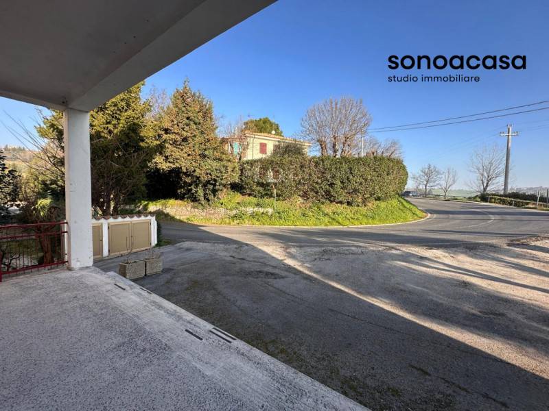 appartamento in vendita a Trecastelli in zona Castel Colonna