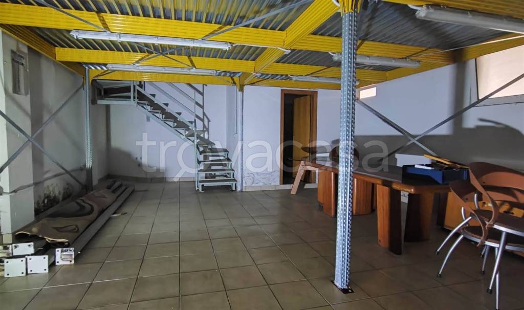 locale di sgombero in vendita a Trecastelli in zona Ripe