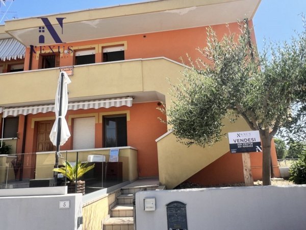appartamento in vendita a Trecastelli in zona Ponterio