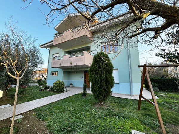 casa indipendente in vendita a Trecastelli