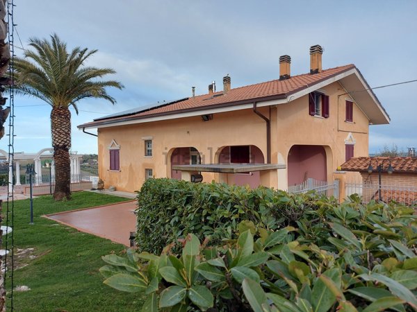 casa indipendente in vendita a Trecastelli in zona Castel Colonna