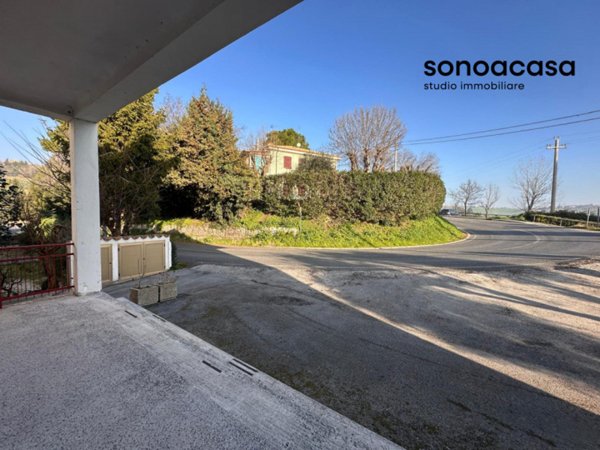 appartamento in vendita a Trecastelli in zona Castel Colonna