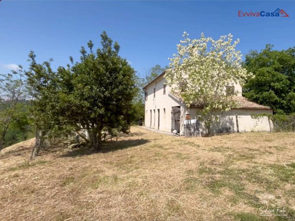 casa indipendente in vendita a Trecastelli in zona Castel Colonna