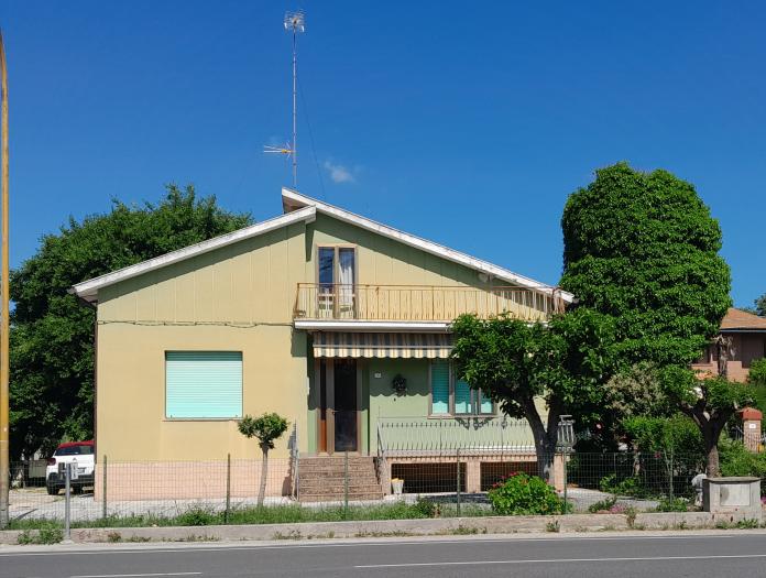 casa indipendente in vendita a Trecastelli