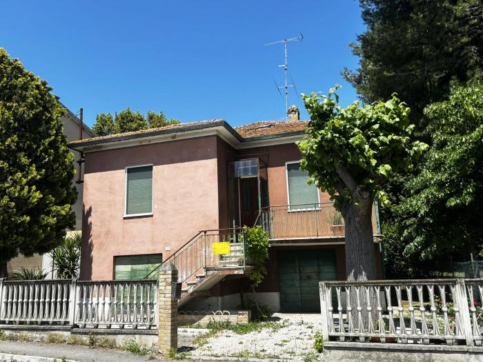 casa indipendente in vendita a Trecastelli in zona Ripe