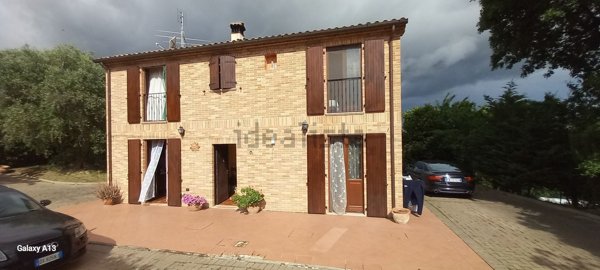casa indipendente in vendita a Trecastelli