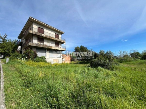 appartamento in vendita a Trecastelli in zona Ponterio